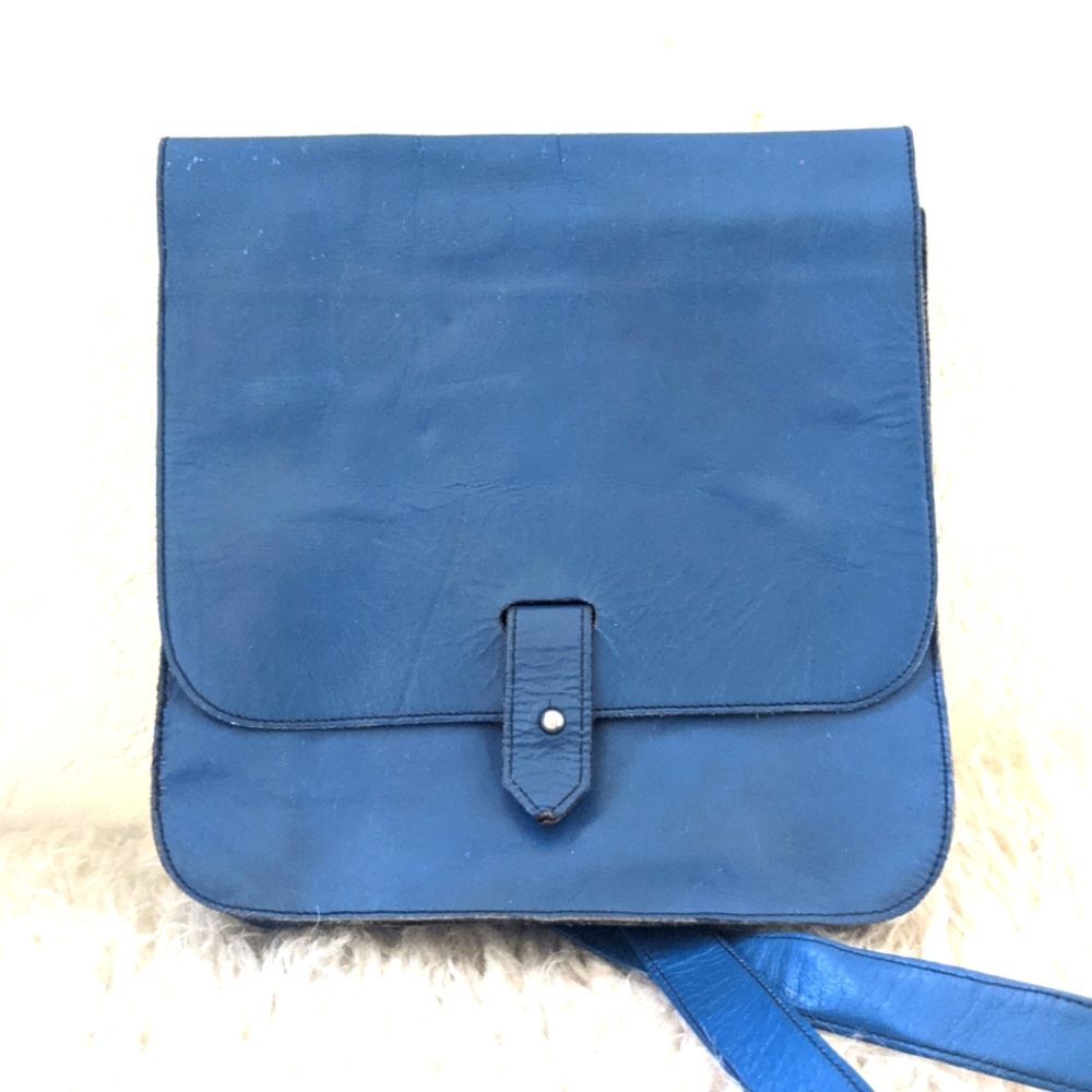 🌞🌞 Blue leather crossbody purse